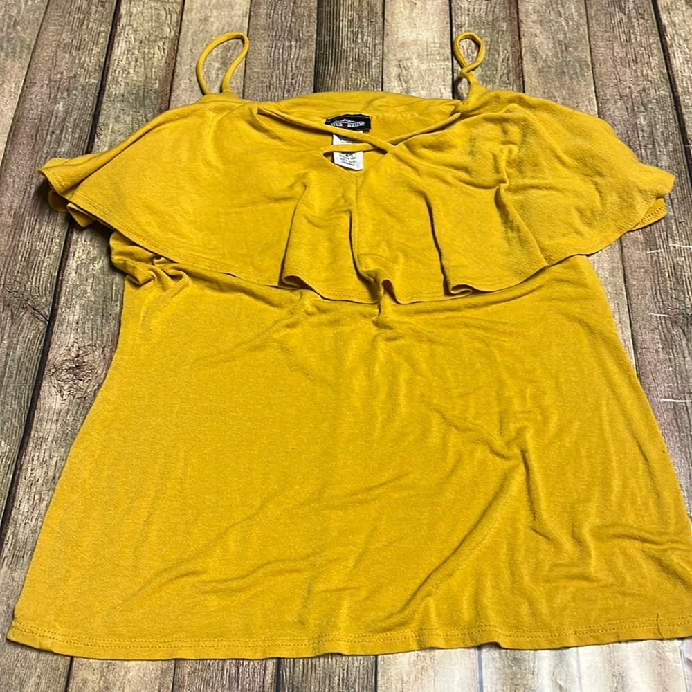 5for$10 Magazine - Yellow tank top, short sleeve with ruffle top Large Preowned